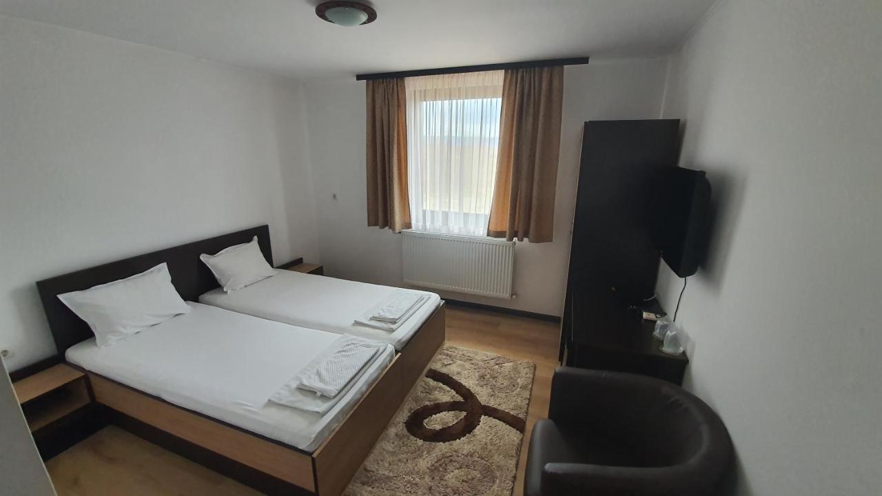 Семеен Хотел-Ресторант Етно Чакала Hotel Sevlievo Exterior foto